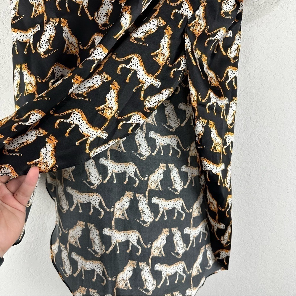 Acrobat Black Leopard Animal Print Short Sleeve High Low 100% Silk Top Medium - Picture 3 of 7